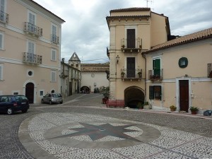 640px-Bolognano-Piazza (1)