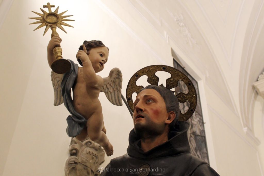 parrocchia san bernardino molfetta - altare del santissimo e statua san pasquale baylon