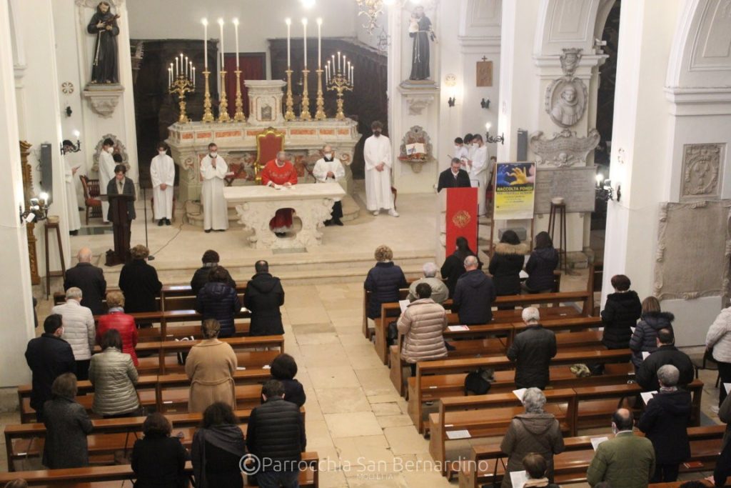 parrocchia san bernardino molfetta - settimana santa - venerdì santo adorazione della croce 2022